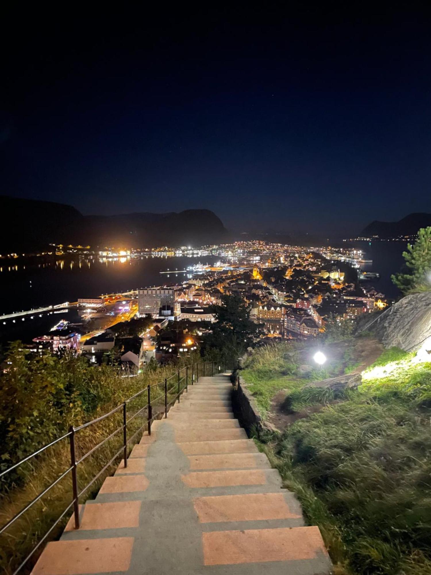 Koselig Leilighet I Sentrum Alesund Luaran gambar