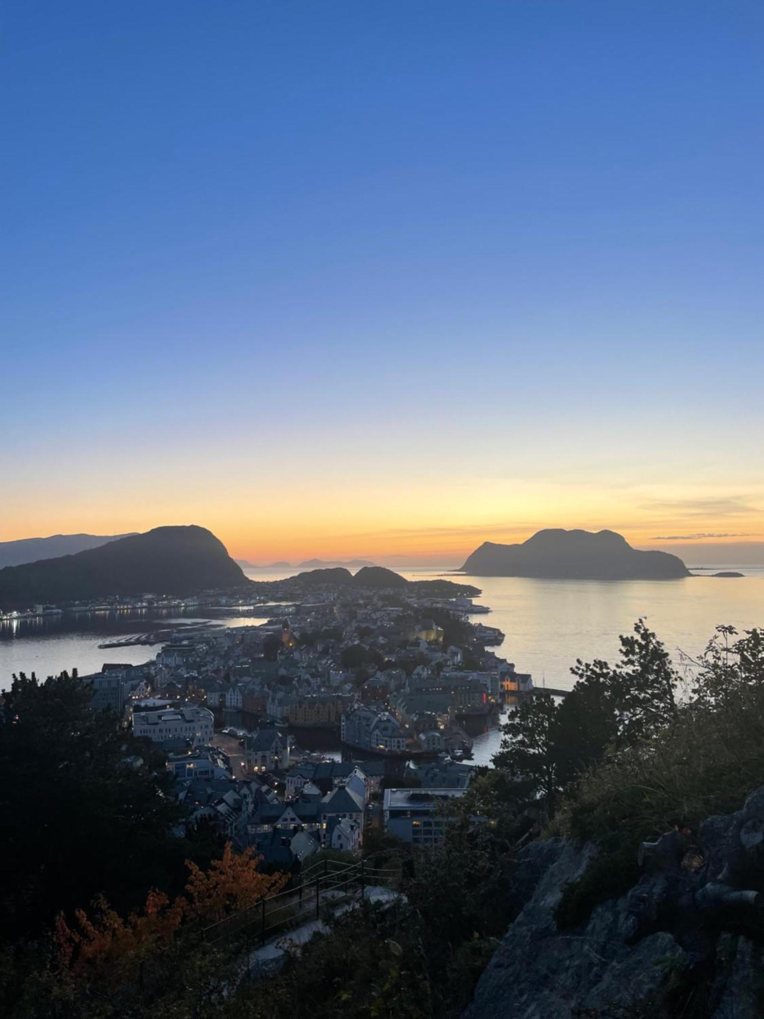 Koselig Leilighet I Sentrum Alesund Luaran gambar